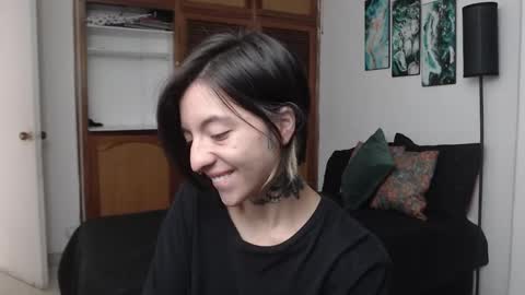 alicee_logan_ online show from November 2025 01:44:02 PM