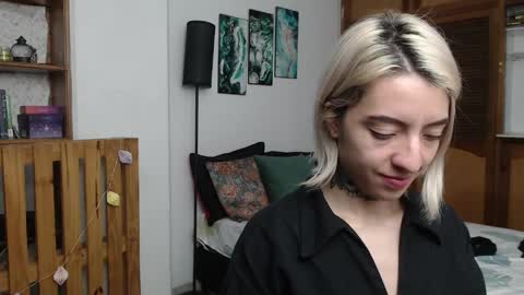 alicee_logan_ online show from April 2026 01:37:02 AM