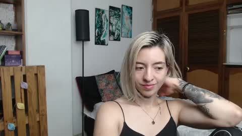 Snapshot of alicee_logan_ chatting on April 2026 03:42:02 AM alicee_logan_ online show from April 2026 03:42:02 AM