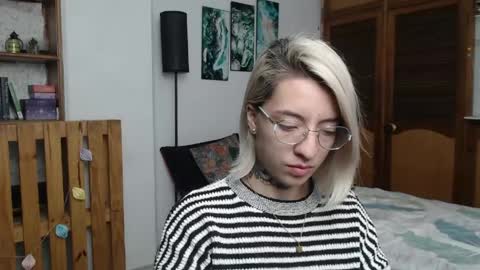Snapshot of alicee_logan_ chatting on April 2026 01:25:01 AM alicee_logan_ online show from April 2026 01:25:01 AM