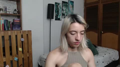 Snapshot of alicee_logan_ chatting on May 2026 03:12:01 AM alicee_logan_ online show from May 2026 03:12:01 AM
