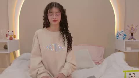 Snapshot of alicee_rodriguez chatting on April 2026 06:05:02 PM alice online show from April 2026 06:05:02 PM