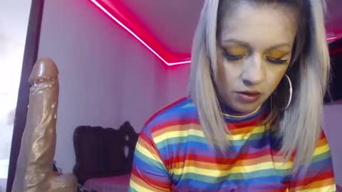 aliceesmiths online show from December 2024 05:25:01 PM