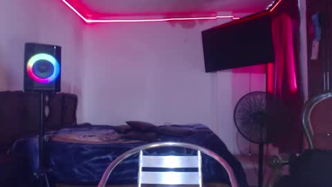 aliceesmiths online show from December 2024 04:30:01 PM