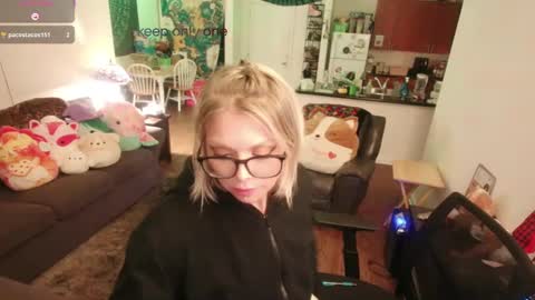 Snapshot of aliceliddell710 chatting on September 2025 04:35:01 AM Alice Liddell online show from September 2025 04:35:01 AM