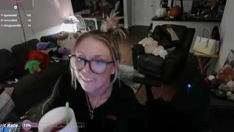 Snapshot of aliceliddell710 chatting on October 2025 08:11:02 AM Alice Liddell online show from October 2025 08:11:02 AM