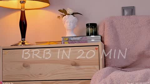 Elle online show from February 2025 11:05:02 AM