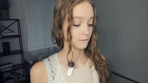 Snapshot of alicemelison chatting on November 2025 07:41:02 AM Serena online show from November 2025 07:41:02 AM