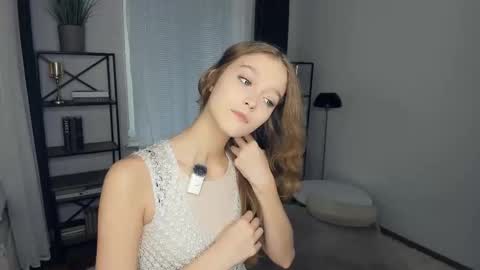 Snapshot of alicemelison chatting on December 2025 07:46:02 AM Serena online show from December 2025 07:46:02 AM