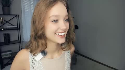 Snapshot of alicemelison chatting on December 2025 07:48:02 AM Serena online show from December 2025 07:48:02 AM