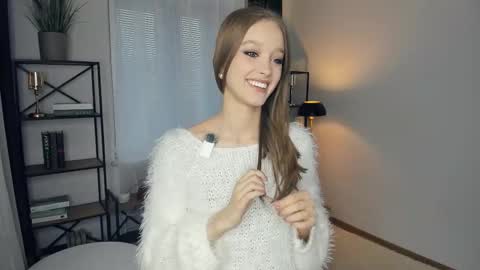 Snapshot of alicemelison chatting on December 2025 07:48:02 AM Serena online show from December 2025 07:48:02 AM