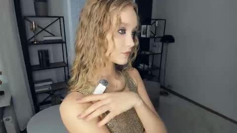 Snapshot of alicemelison chatting on January 2026 07:54:01 AM Serena online show from January 2026 07:54:01 AM