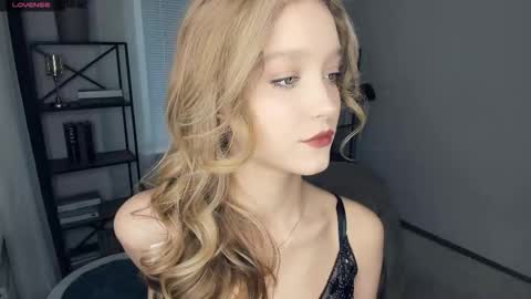 Snapshot of alicemelison chatting on January 2026 07:57:02 AM Serena online show from January 2026 07:57:02 AM