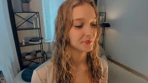 Snapshot of alicemelison chatting on February 2026 08:37:01 AM Serena online show from February 2026 08:37:01 AM