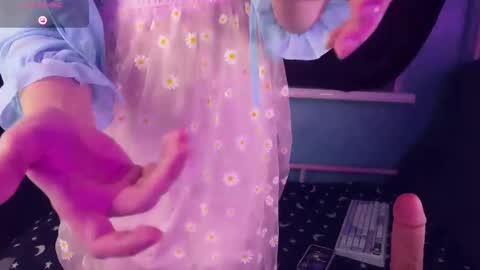 Snapshot of alicepinkhead chatting on March 2025 03:45:02 PM AlicePinkhead online show from March 2025 03:45:02 PM