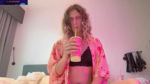 Snapshot of alicepinkhead chatting on November 2025 07:29:01 AM AlicePinkhead online show from November 2025 07:29:01 AM