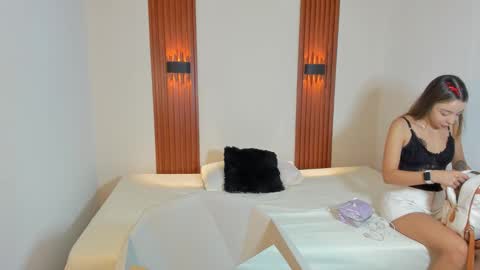 AliceRoss online show from November 2025 08:12:01 PM