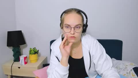 Snapshot of alicesensitive chatting on October 2025 04:22:01 AM alicesensitive online show from October 2025 04:22:01 AM