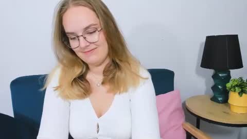 Snapshot of alicesensitive chatting on October 2025 11:03:01 AM alicesensitive online show from October 2025 11:03:01 AM