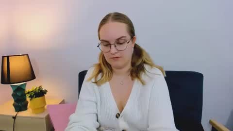 Snapshot of alicesensitive chatting on November 2025 01:22:04 PM alicesensitive online show from November 2025 01:22:04 PM