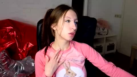 Snapshot of alicewallflower chatting on February 2026 08:49:02 PM alicewallflower online show from February 2026 08:49:02 PM