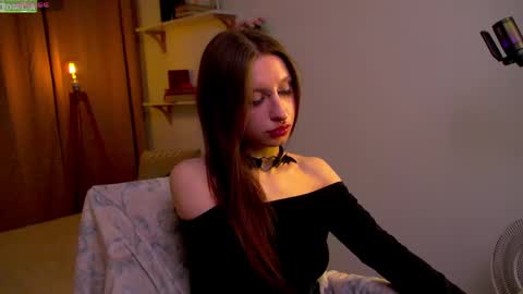 Snapshot of alicewallflower chatting on April 2026 09:37:02 PM alicewallflower online show from April 2026 09:37:02 PM