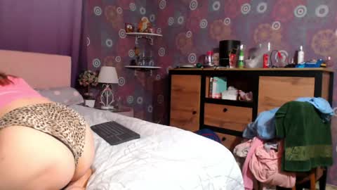 Snapshot of alicewetsquirt chatting on June 2026 11:42:02 PM alicewetsquirt online show from June 2026 11:42:02 PM