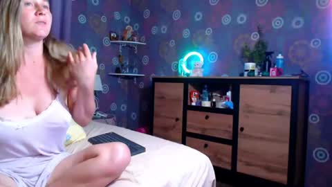 Snapshot of alicewetsquirt chatting on July 2026 08:50:01 PM alicewetsquirt online show from July 2026 08:50:01 PM