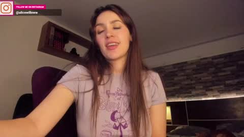 Snapshot of alicewillow chatting on February 2025 05:35:01 AM Alice online show from February 2025 05:35:01 AM