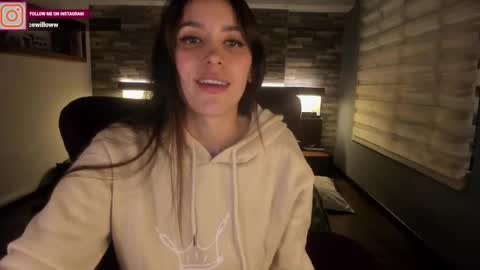 Snapshot of alicewillow chatting on March 2025 02:14:02 AM Alice online show from March 2025 02:14:02 AM