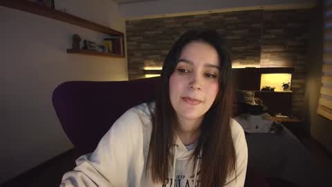 Snapshot of alicewillow chatting on October 2025 10:43:02 PM Alice online show from October 2025 10:43:02 PM