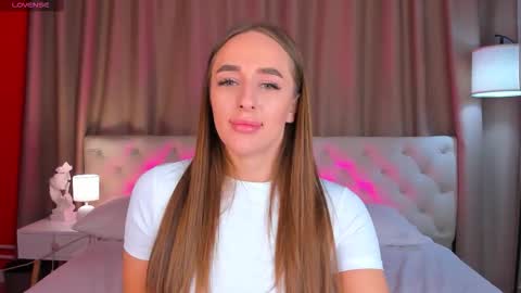 Snapshot of alicia_edwards chatting on October 2025 01:44:02 AM Mia online show from October 2025 01:44:02 AM