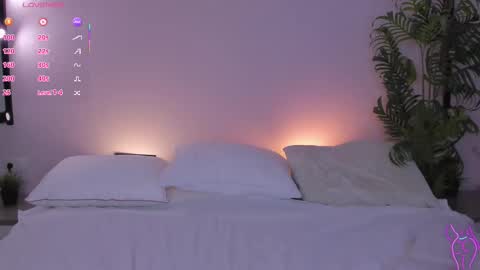 Snapshot of alicia_edwards chatting on October 2025 02:01:01 AM Mia online show from October 2025 02:01:01 AM