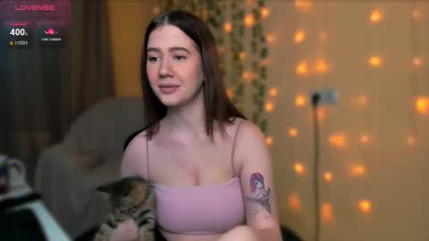 Snapshot of alicia_hines chatting on November 2025 09:43:01 AM Alicia online show from November 2025 09:43:01 AM