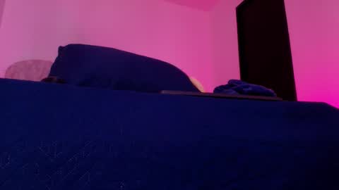 Alicia Kyse  online show from December 2025 03:03:01 AM