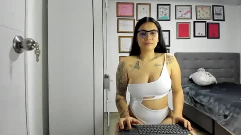 alicia_rainbow online show from June 2026 04:25:01 AM
