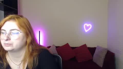 Snapshot of aliciaaared_kis chatting on November 2025 06:35:01 AM Alicia online show from November 2025 06:35:01 AM