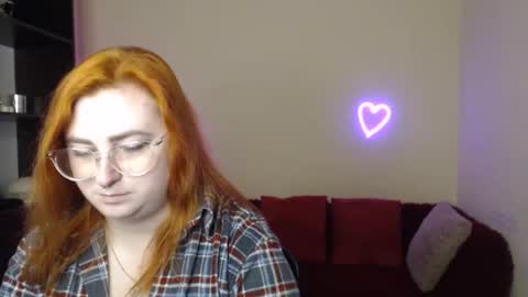 Snapshot of aliciaaared_kis chatting on November 2025 07:33:02 AM Alicia online show from November 2025 07:33:02 AM