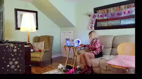 Alicia deHart  Help me reach 1000 Followers. Its FREE online show from June 2026 07:05:02 PM