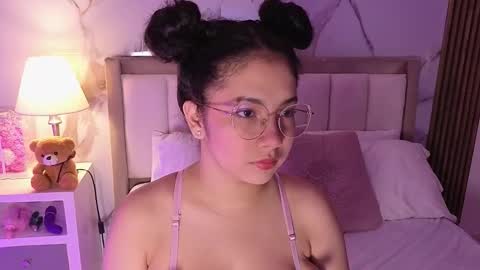 Snapshot of alicialevy chatting on February 2026 12:00:01 PM LUNA online show from February 2026 12:00:01 PM