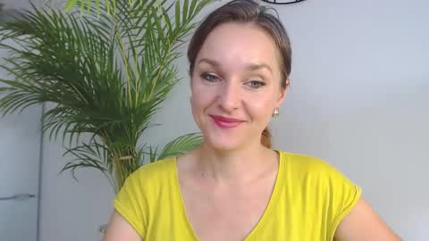 Snapshot of alicialux chatting on December 2024 11:01:01 AM Alicia online show from December 2024 11:01:01 AM