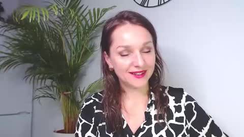 Snapshot of alicialux chatting on December 2024 08:08:02 AM Alicia online show from December 2024 08:08:02 AM