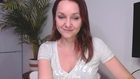 Snapshot of alicialux chatting on January 2025 10:52:02 AM Alicia online show from January 2025 10:52:02 AM