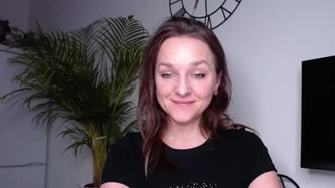 Snapshot of alicialux chatting on February 2025 06:35:01 PM Alicia online show from February 2025 06:35:01 PM