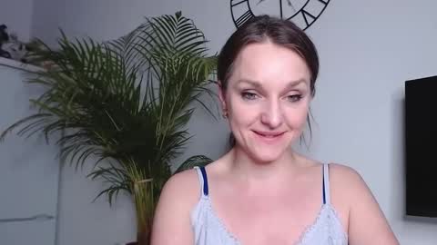 Snapshot of alicialux chatting on February 2025 07:24:02 PM Alicia online show from February 2025 07:24:02 PM