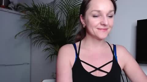 Snapshot of alicialux chatting on February 2025 06:05:01 PM Alicia online show from February 2025 06:05:01 PM