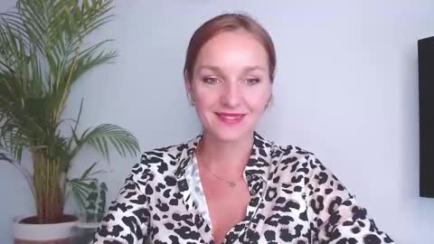 Snapshot of alicialux chatting on September 2025 05:51:02 AM Alicia online show from September 2025 05:51:02 AM