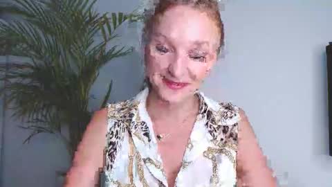 Snapshot of alicialux chatting on October 2025 06:08:02 AM Alicia online show from October 2025 06:08:02 AM