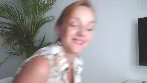 Snapshot of alicialux chatting on October 2025 02:17:02 PM Alicia online show from October 2025 02:17:02 PM