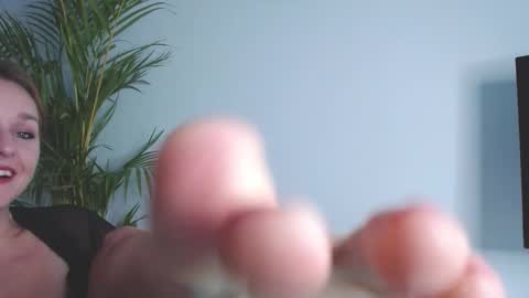 Snapshot of alicialux chatting on October 2025 07:42:01 AM Alicia online show from October 2025 07:42:01 AM